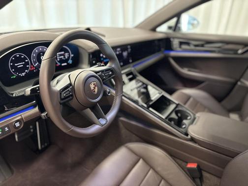 2025 Porsche Panamera 4