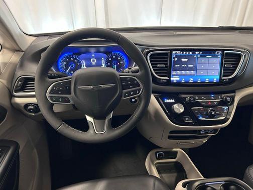 Bright White Clearcoat 2023 Chrysler Pacifica Touring L