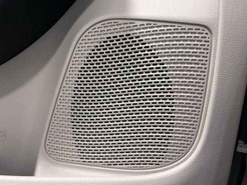 Bright White Clearcoat 2023 Chrysler Pacifica Touring L