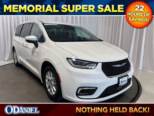 Bright White Clearcoat 2023 Chrysler Pacifica Touring L