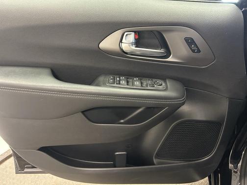 2025 Chrysler Pacifica L