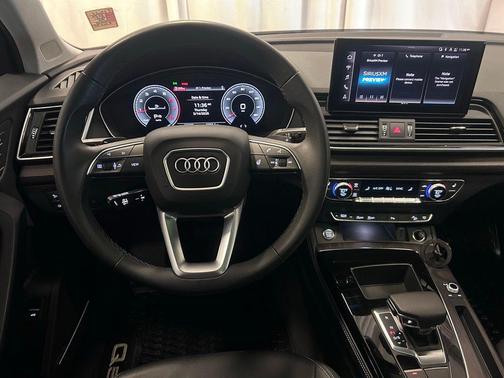 Mythos Black Metallic 2024 Audi Q5 40 Premium Plus