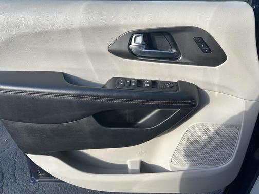 2020 Chrysler Pacifica Touring L