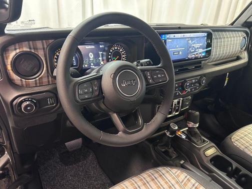 Granite Crystal Metallic Clearcoat 2026 Jeep Wrangler 85th Anniversary Edition