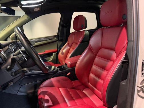 2024 Porsche Macan GTS