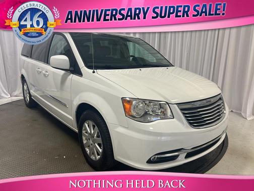 2016 Chrysler Town & Country Touring