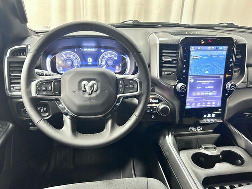 Diamond Black Crystal Pearlcoat 2026 RAM 1500 Big Horn/Lone Star