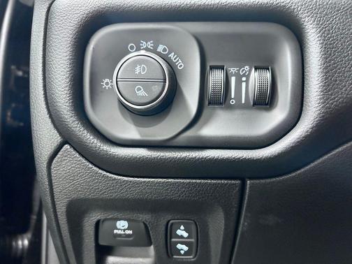 Diamond Black Crystal Pearlcoat 2026 RAM 1500 Big Horn/Lone Star