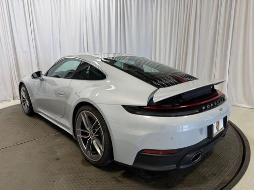 2025 Porsche 911 Carrera