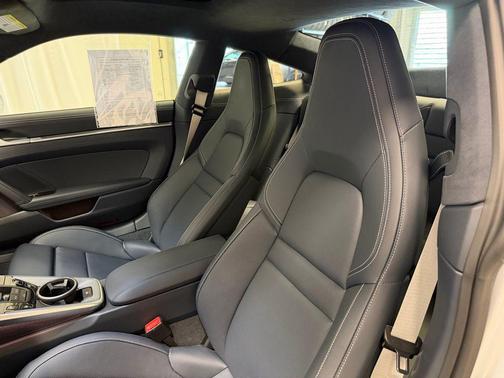 2025 Porsche 911 Carrera