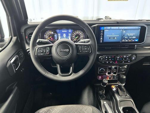 Granite Crystal Metallic Clearcoat 2026 Jeep Gladiator Mojave