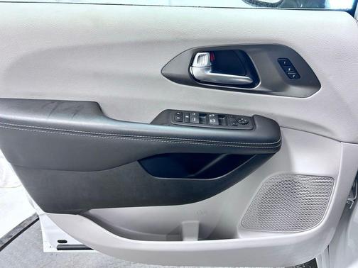 Bright White Clearcoat 2024 Chrysler Pacifica Touring L