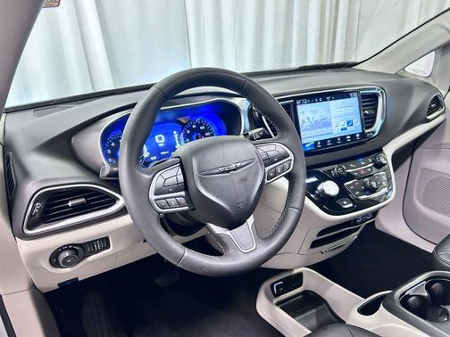 Bright White Clearcoat 2024 Chrysler Pacifica Touring L