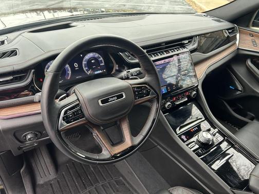 2023 Jeep Grand Cherokee Summit