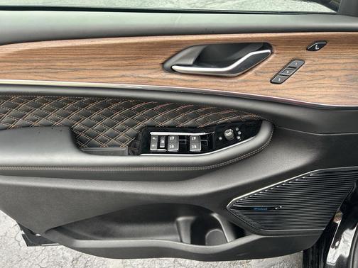 2023 Jeep Grand Cherokee Summit