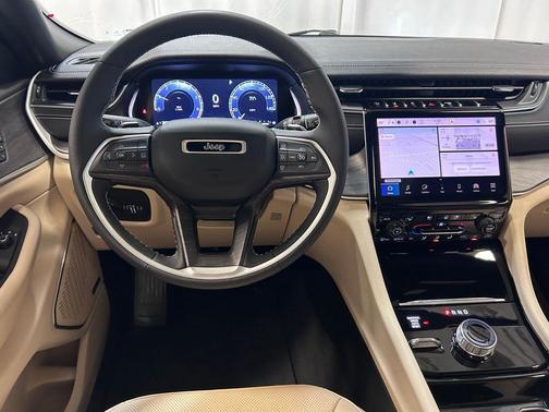 Midnight Sky 2023 Jeep Grand Cherokee Limited