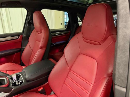 2023 Porsche Cayenne Turbo