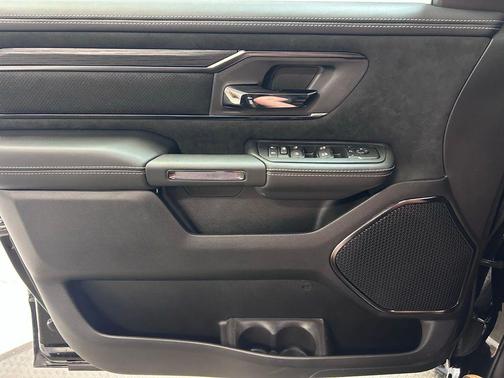 Diamond Black Crystal Pearlcoat 2026 RAM 1500 RHO