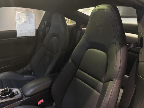 2021 Porsche 911 Carrera