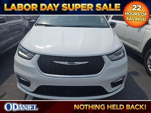 Bright White Clearcoat 2024 Chrysler Pacifica Touring L