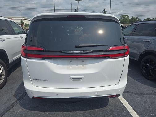 Bright White Clearcoat 2024 Chrysler Pacifica Touring L