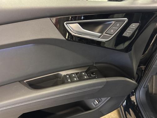 2025 Audi Q4 e-tron Premium
