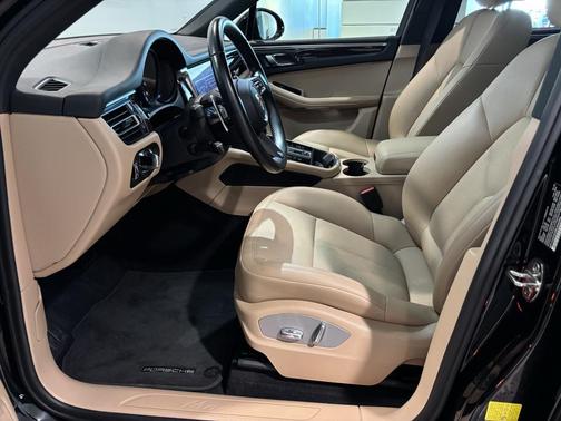 2022 Porsche Macan Base