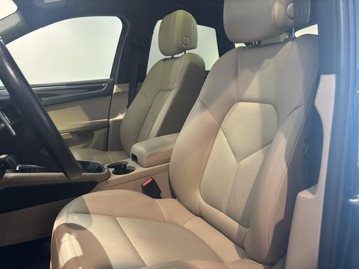 2022 Porsche Macan Base