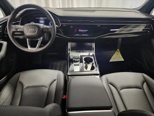 2025 Audi Q7 55 Premium Plus