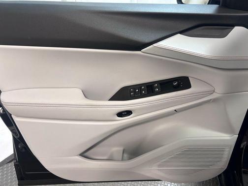 Diamond Black Crystal Pearlcoat 2026 Jeep Cherokee Limited