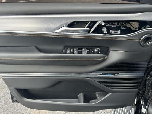 2022 Jeep Grand Wagoneer Series III