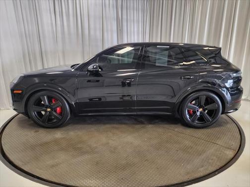 2025 Porsche Cayenne GTS