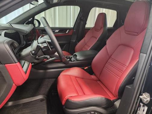 2025 Porsche Cayenne GTS