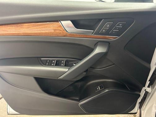 2023 Audi Q5 45 S line Premium