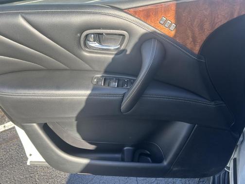 2017 INFINITI QX80 Base