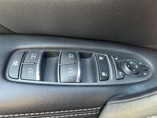 2017 INFINITI QX80 Base