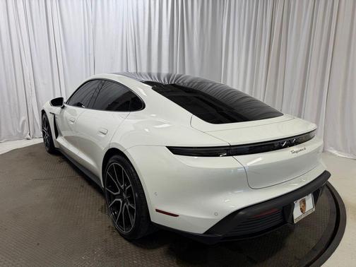 2025 Porsche Taycan 4