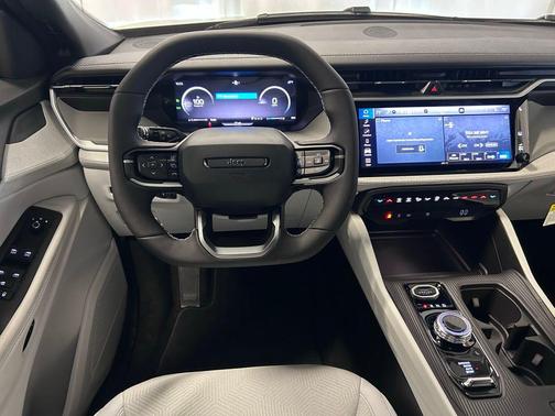'41 2026 Jeep Cherokee Laredo