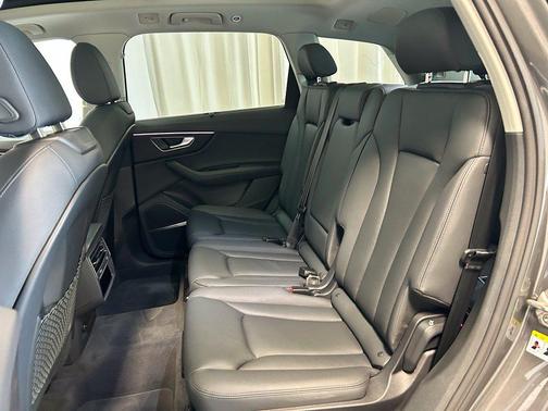 Samurai Gray Metallic 2023 Audi Q7 55 Premium Plus