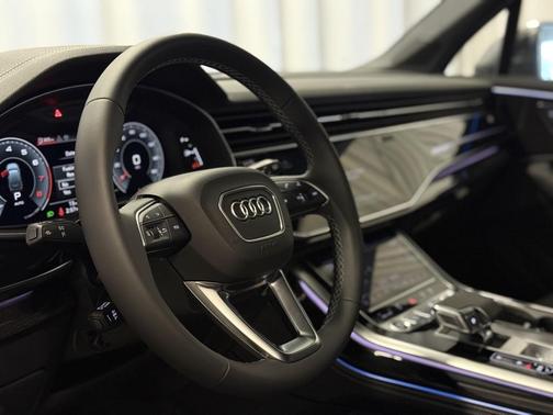 2025 Audi Q7 55 Premium Plus