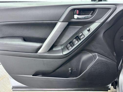 Ice Silver Metallic 2016 Subaru Forester 2.5i Limited