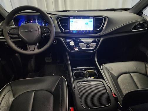 2024 Chrysler Pacifica Hybrid Premium S Appearance Pkg