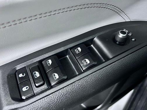 Bright White Clearcoat 2024 Jeep Compass Limited