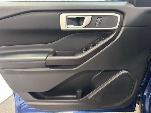 Blue Metallic 2020 Ford Explorer XLT