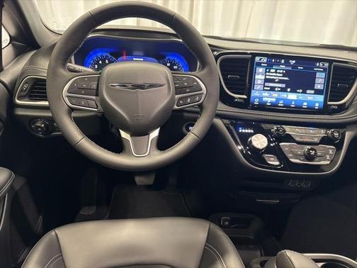 2025 Chrysler Pacifica L