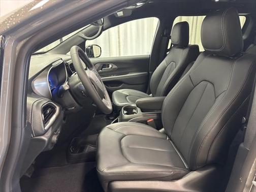 2025 Chrysler Pacifica L