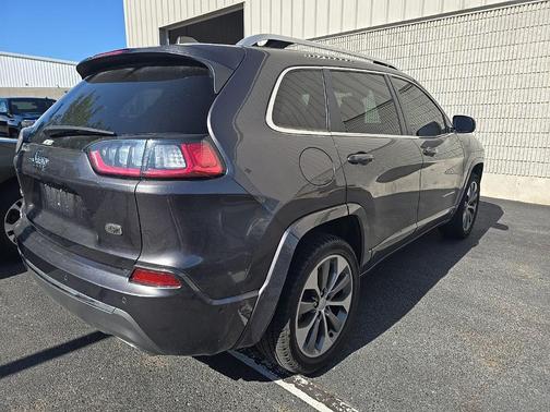 Granite Crystal Metallic Clearcoat 2019 Jeep Cherokee Overland