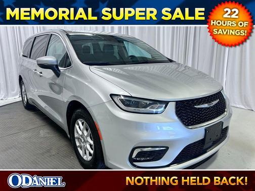 Silver Mist Clearcoat 2023 Chrysler Pacifica Touring L