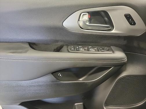 2025 Chrysler Pacifica Hybrid Premium S Appearance Pkg