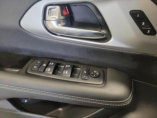 2025 Chrysler Pacifica Hybrid Premium S Appearance Pkg